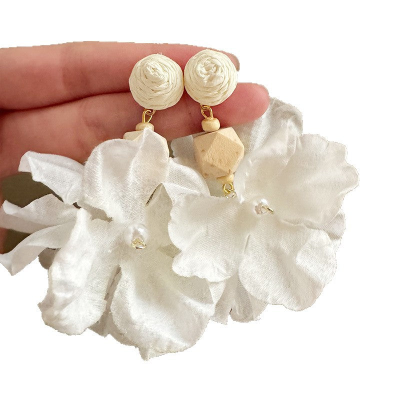 High-grade Temperament Rendering Petal Beaded Tassel Earrings