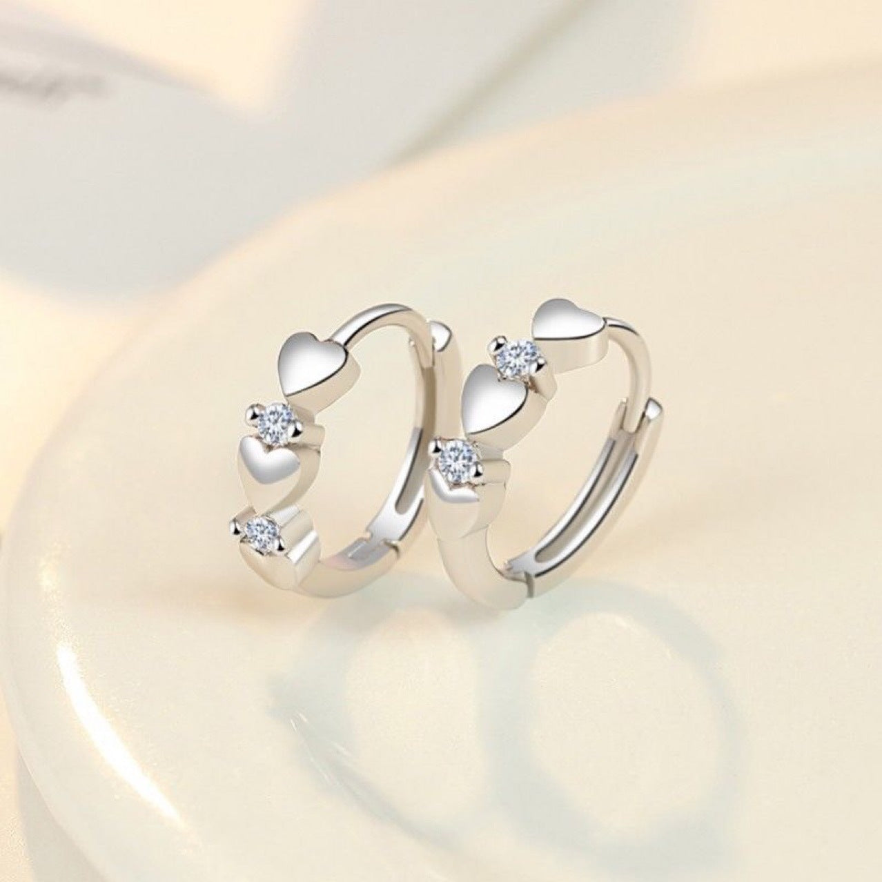 Women's Fashion Temperament Entry Lux Heart-shaped Simple Zircon Earrings