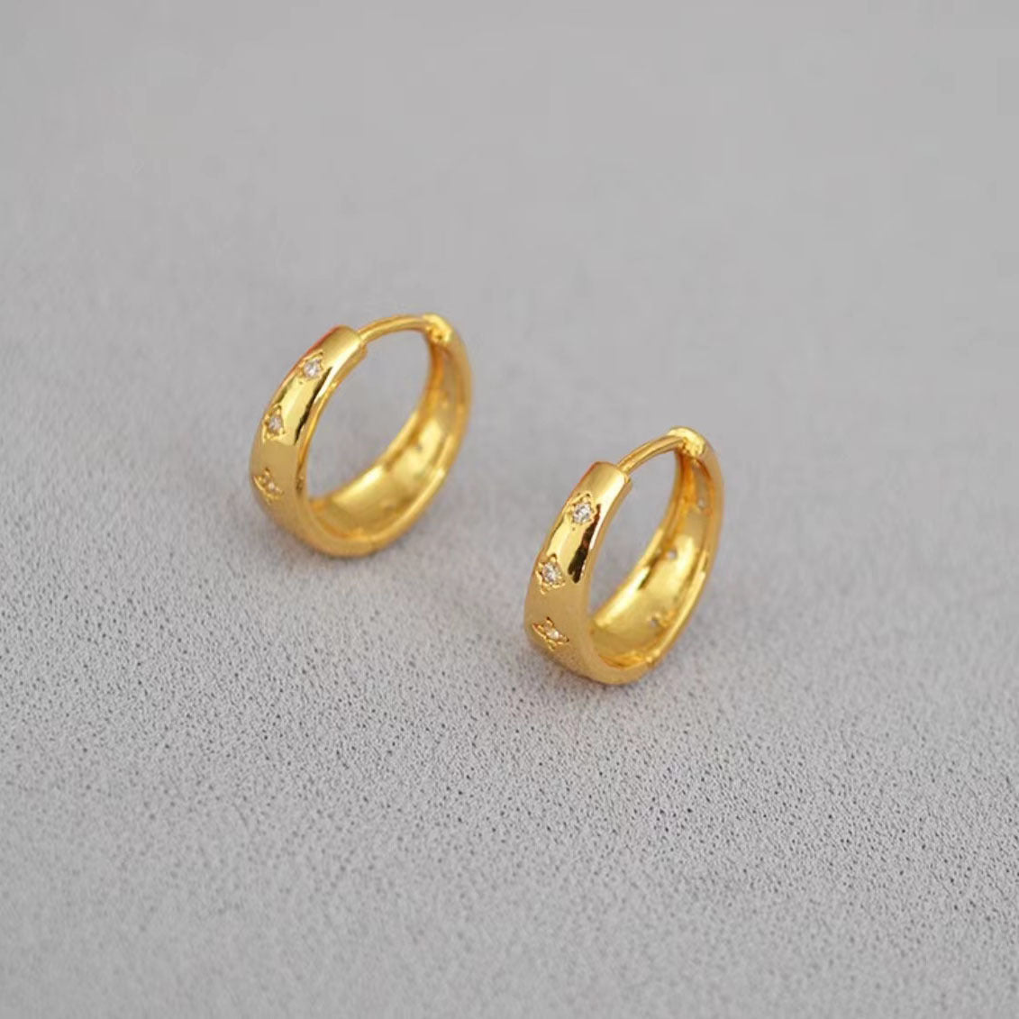 Women's Gold Emblem Inlaid Brass Plated Diamond Wild Earrings