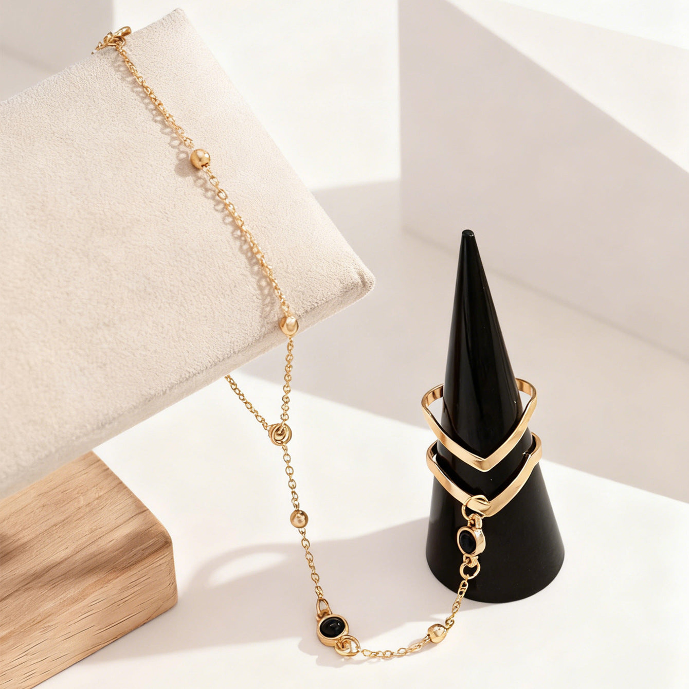 Elegant Chain Integrated Double V Golden Rings