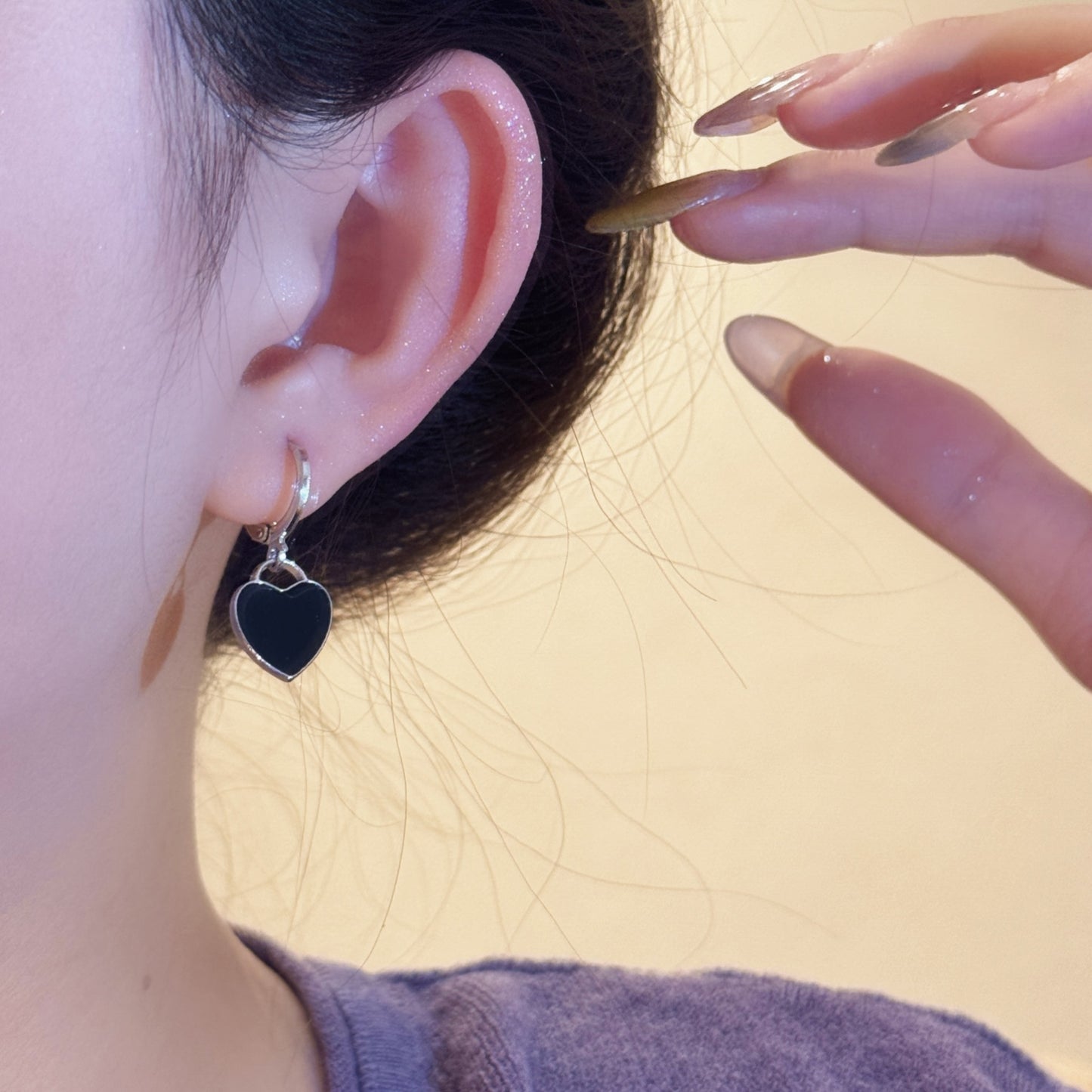 Women's High-grade Love Black Small Ear Clip Simple Wild Stud Earrings