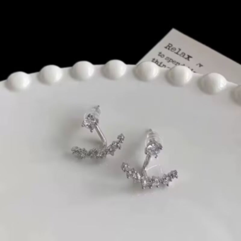 Women's Ear Design High-grade Light Luxury Temperament Fashion One Earrings