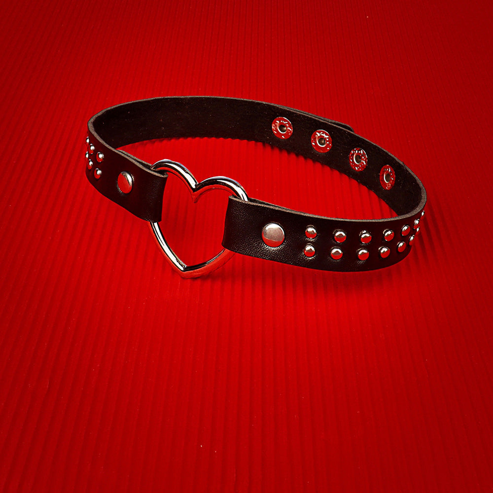 Women's Heart-shaped Peach Heart Vintage Rivet Inlaid Collar