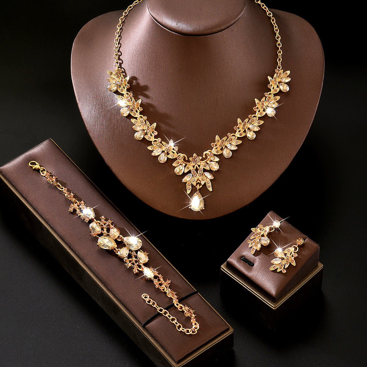 Women's Fresh Water Stringed Pearls Suite Joker Clavicle Chain Jewelry Set