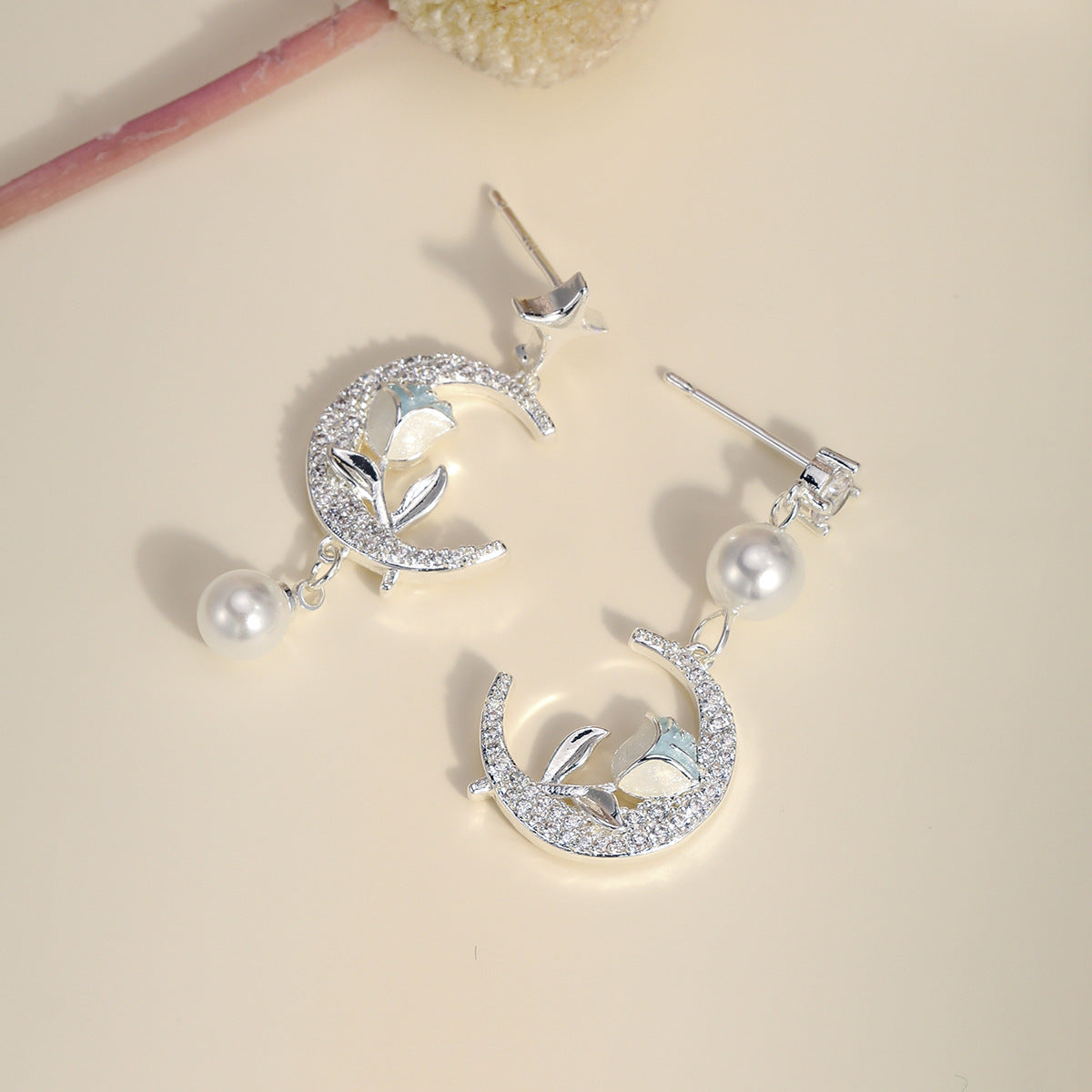 Women's Pearl For Asymmetric Design Full Diamond Stud Earrings