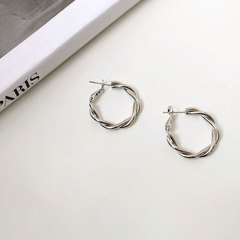 Women's Simple Metallic Retro Fashion Ear Design Earrings