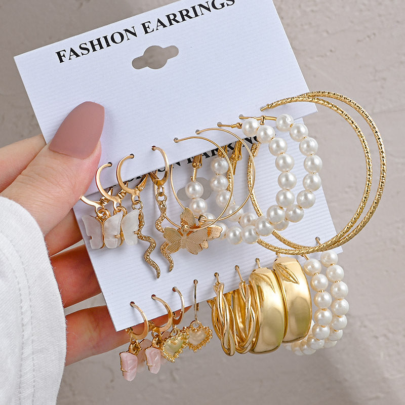 Women's Retro Gold Geometric Suit Fashion Pearl With Earrings