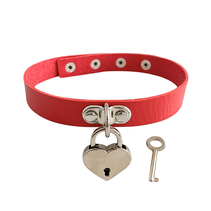 Exaggerated Peach Heart With Key Clavicle Chain Collar