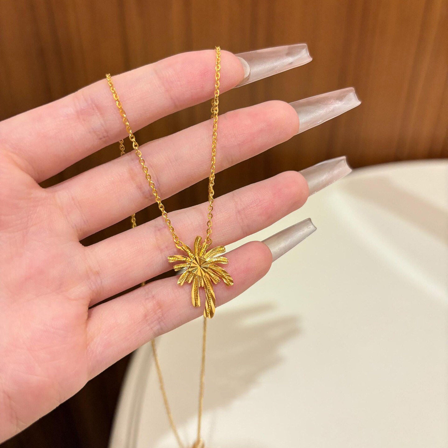 Women's Super Flash Gold Fireworks Advanced Light Luxury Necklace