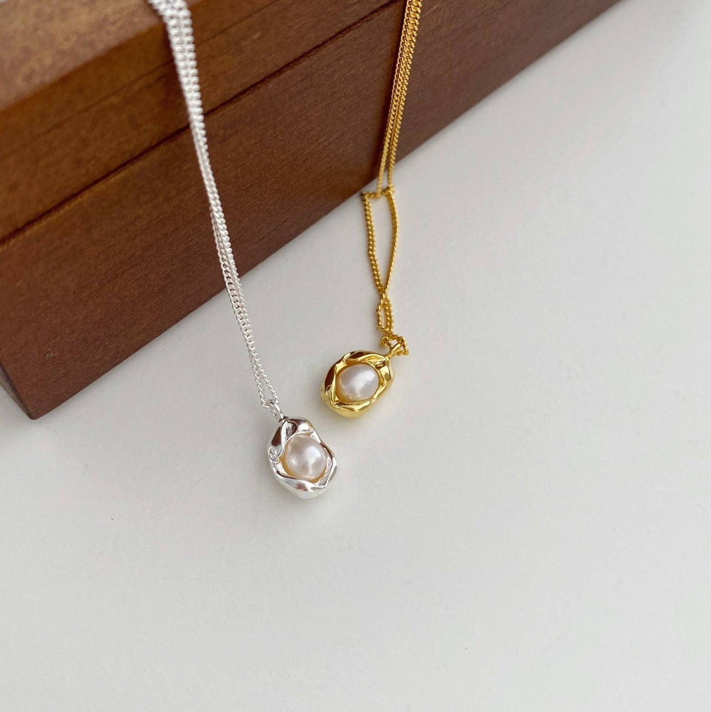 Women's Sier Pearl Geometric Simple Design Niche Bag Light Luxury Necklaces