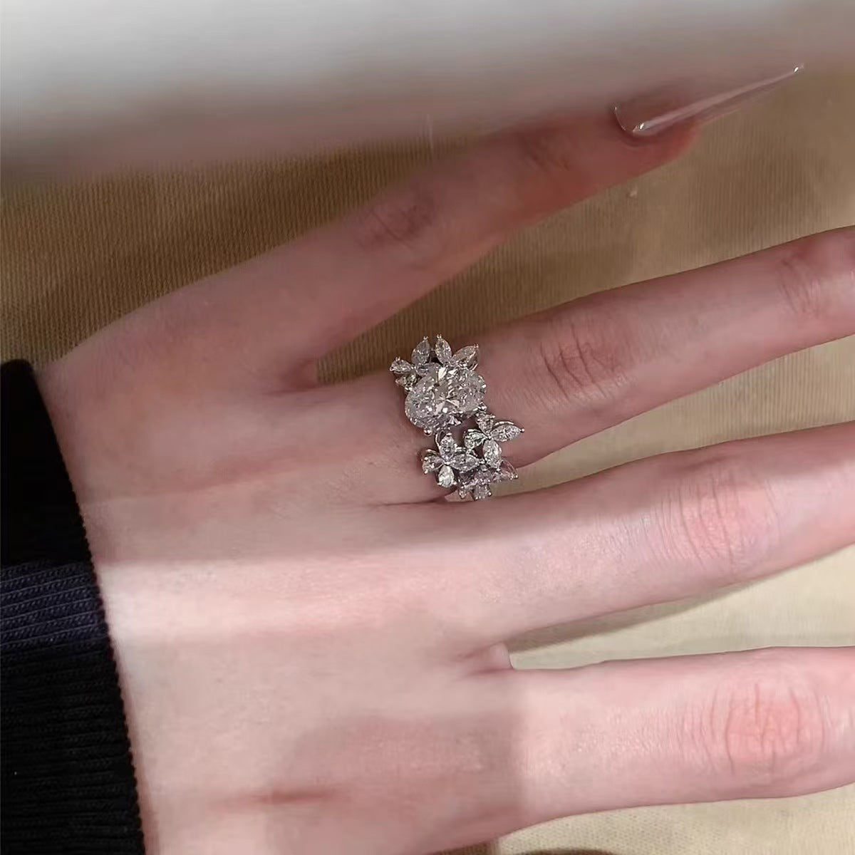 Flower Cluster Female Flash Light Luxury Rings