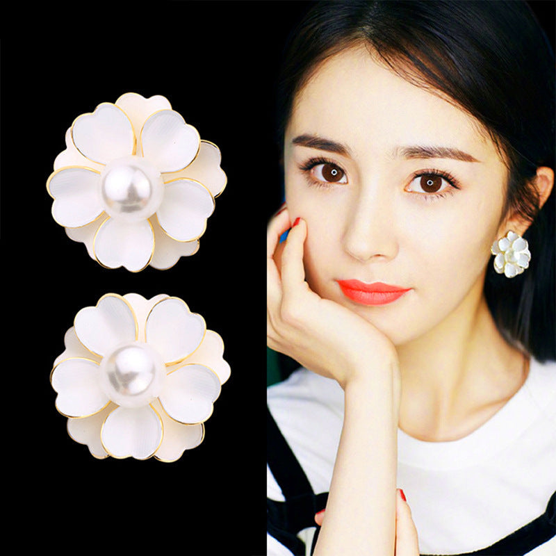 Women's Camellia Pearl Classic Style Sier Needle Stud Earrings