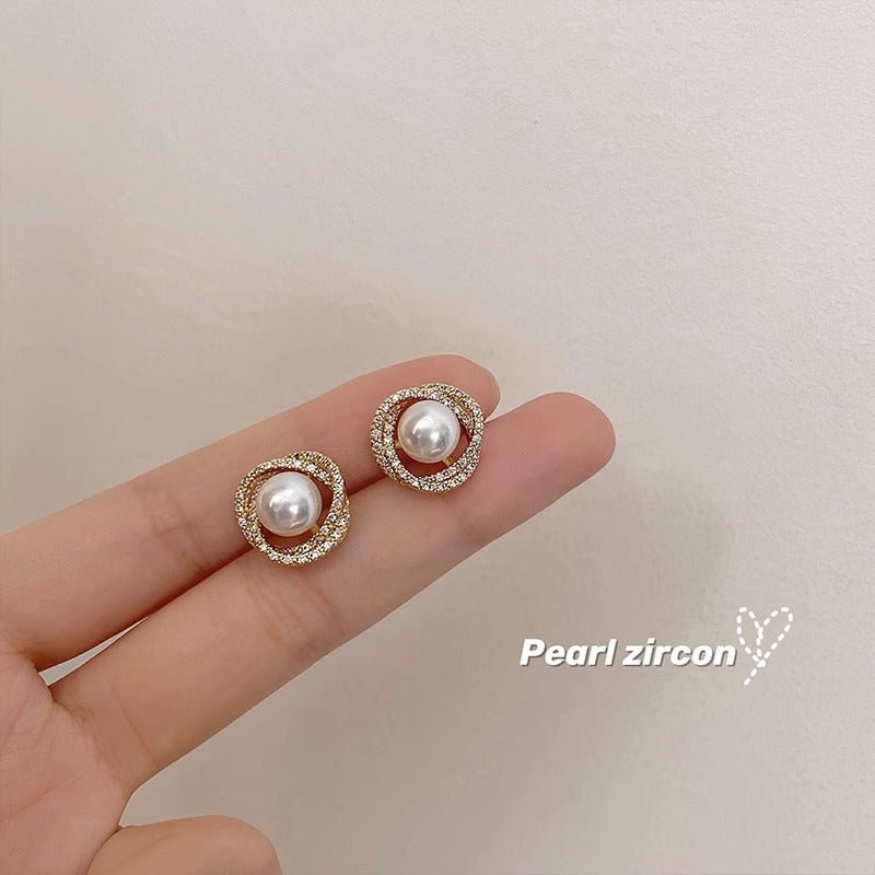 Women's Light Luxury Pearl For Simple Graceful Earrings