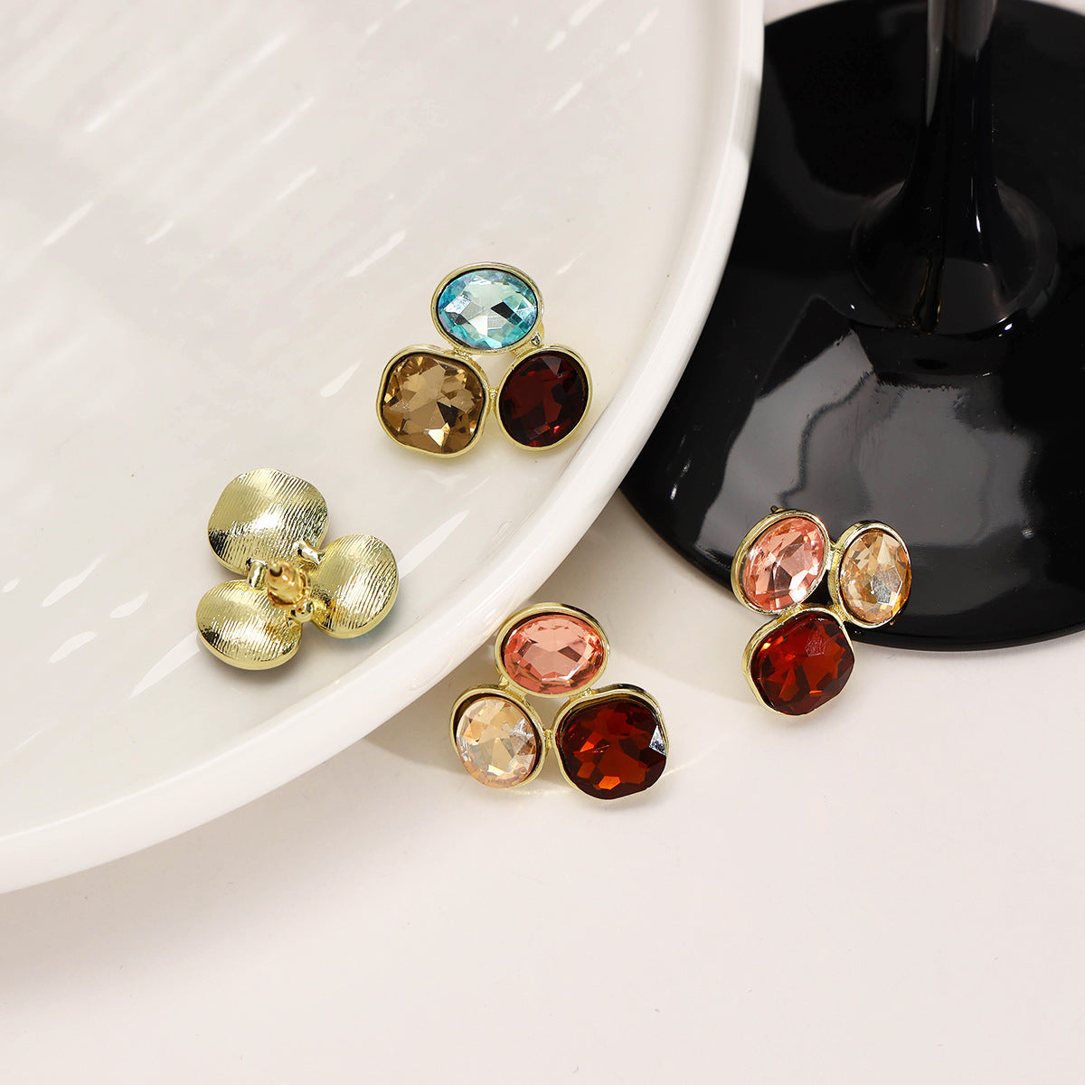 Simple Temperament Fashion Light Luxury High-grade Exquisite Color Geometric Zircon Stud Earrings