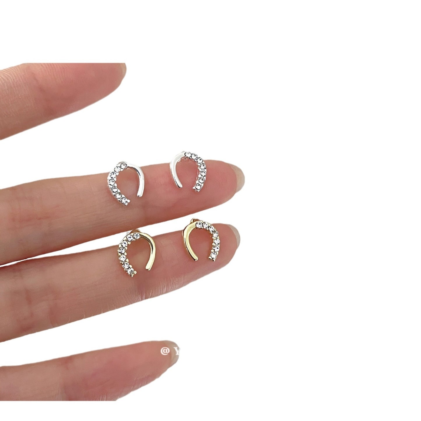 Exquisite Small U-shaped Horseshoe Simple Graceful Earrings