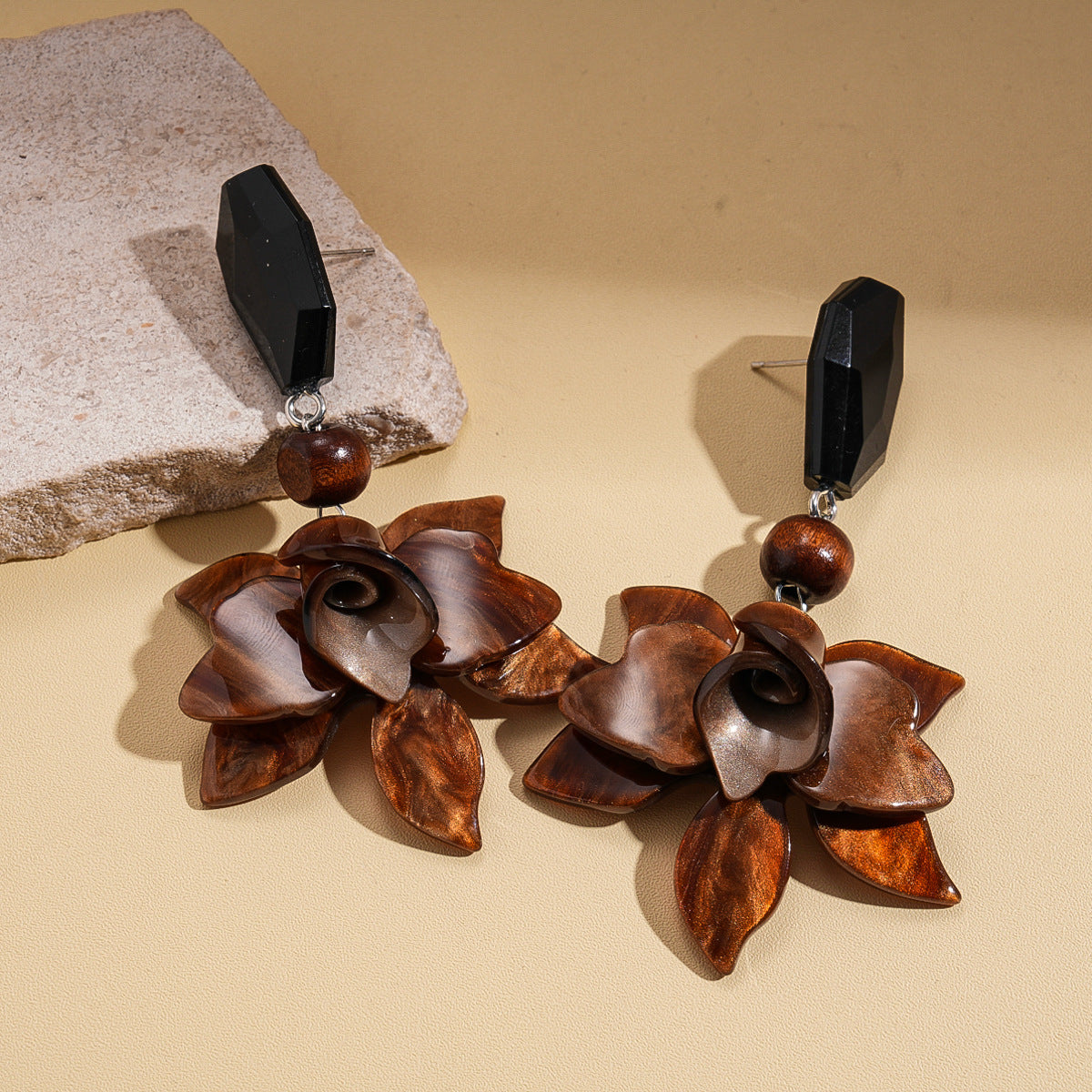 Women's Retro Style Resin Three-dimensional Flower Sier Pin Fashion High-grade Rings