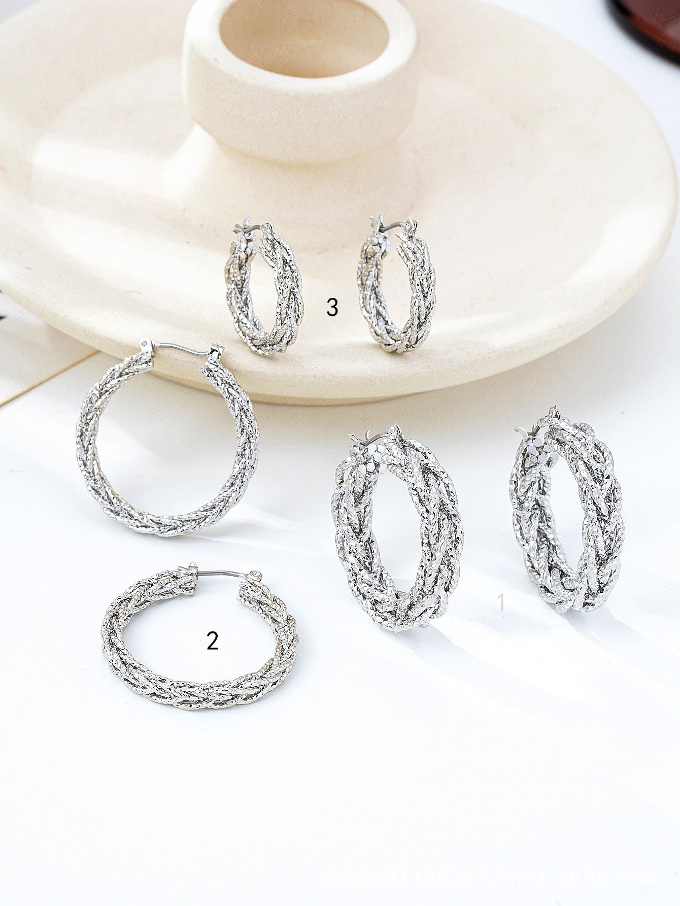 Women's Of Geometric Twist Frosted Surface Earrings