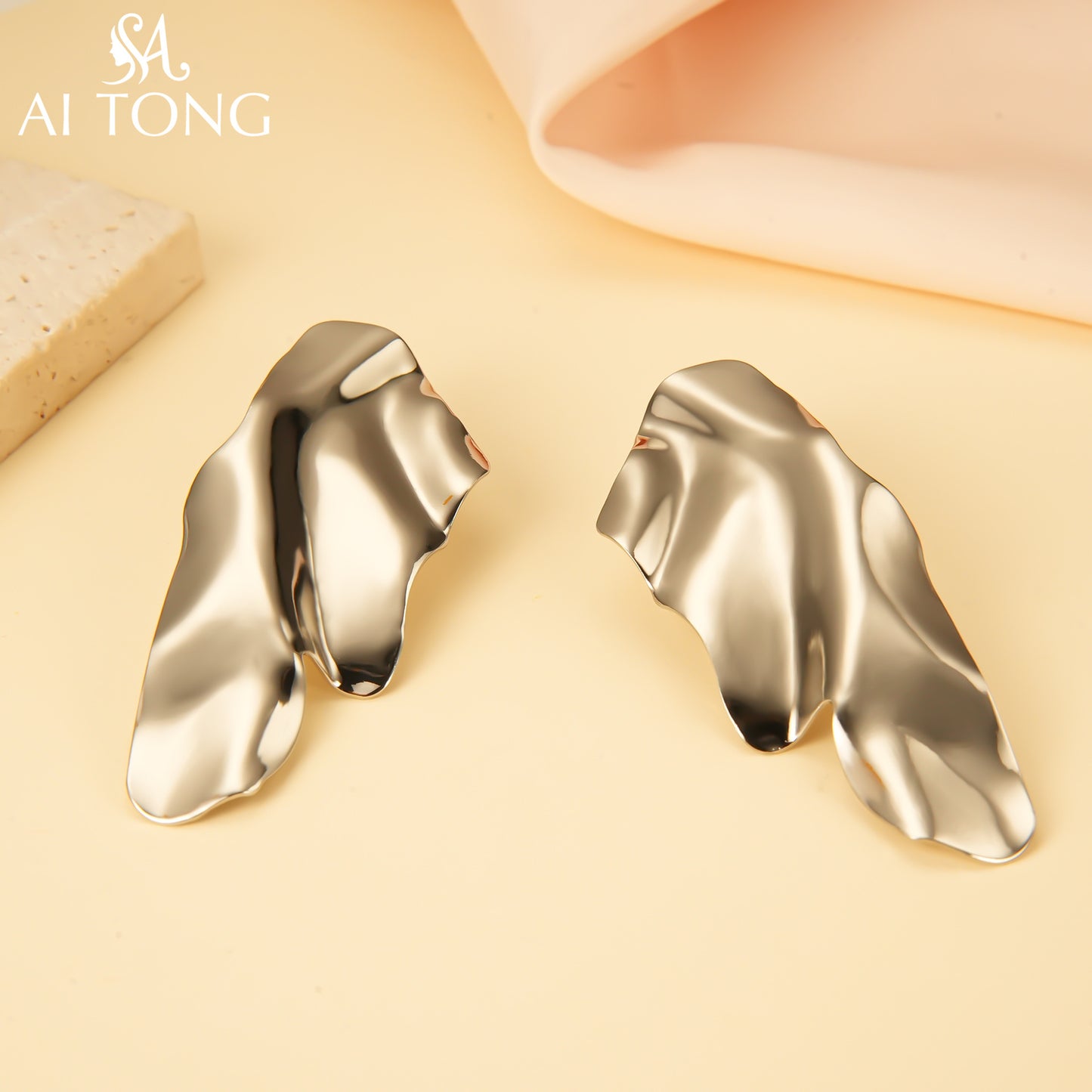 Decoration Design Pleated Light Luxury High-grade Ear Earrings