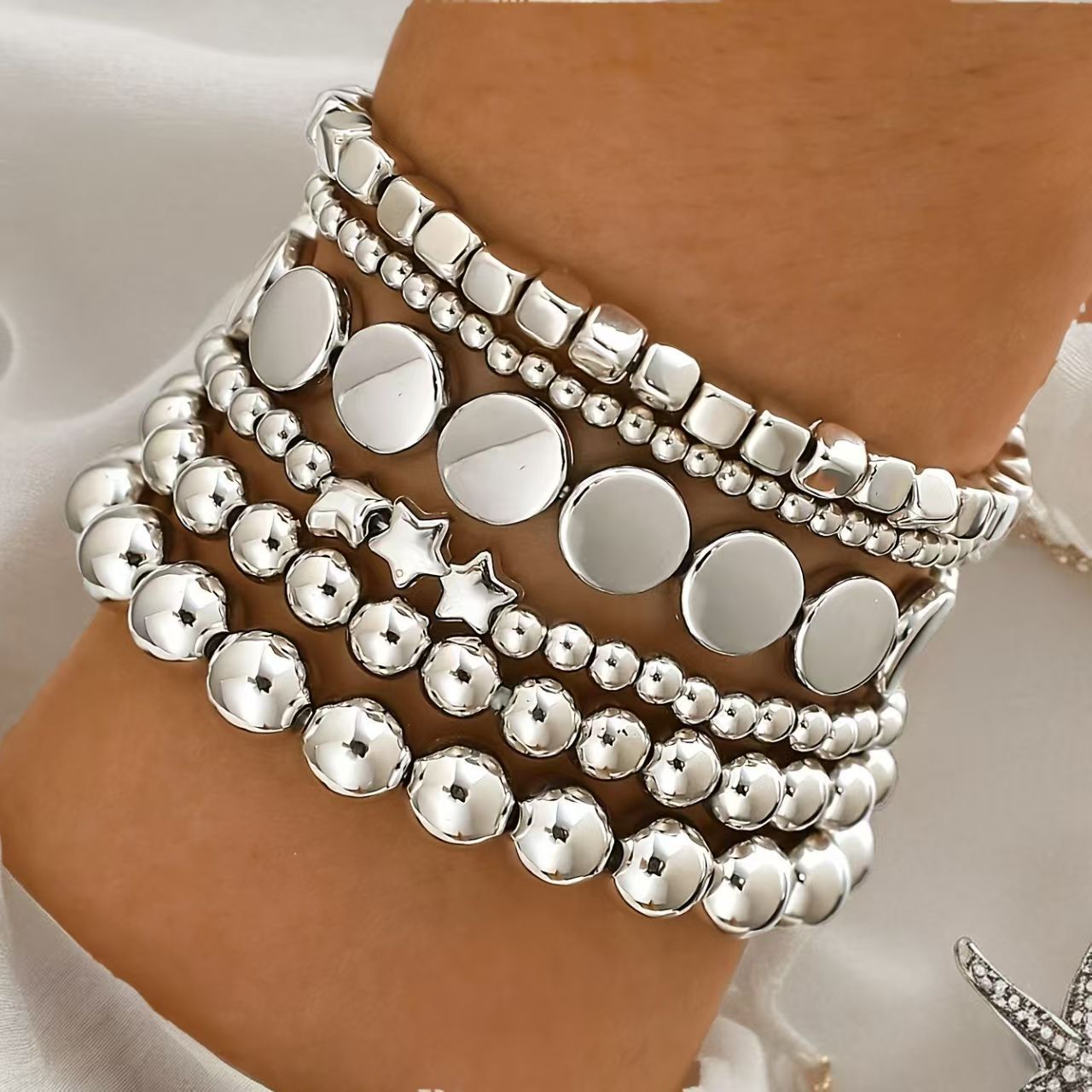 Women's Simple Style Imitation Pearl Cold Geometric Beads Stitching Bracelets