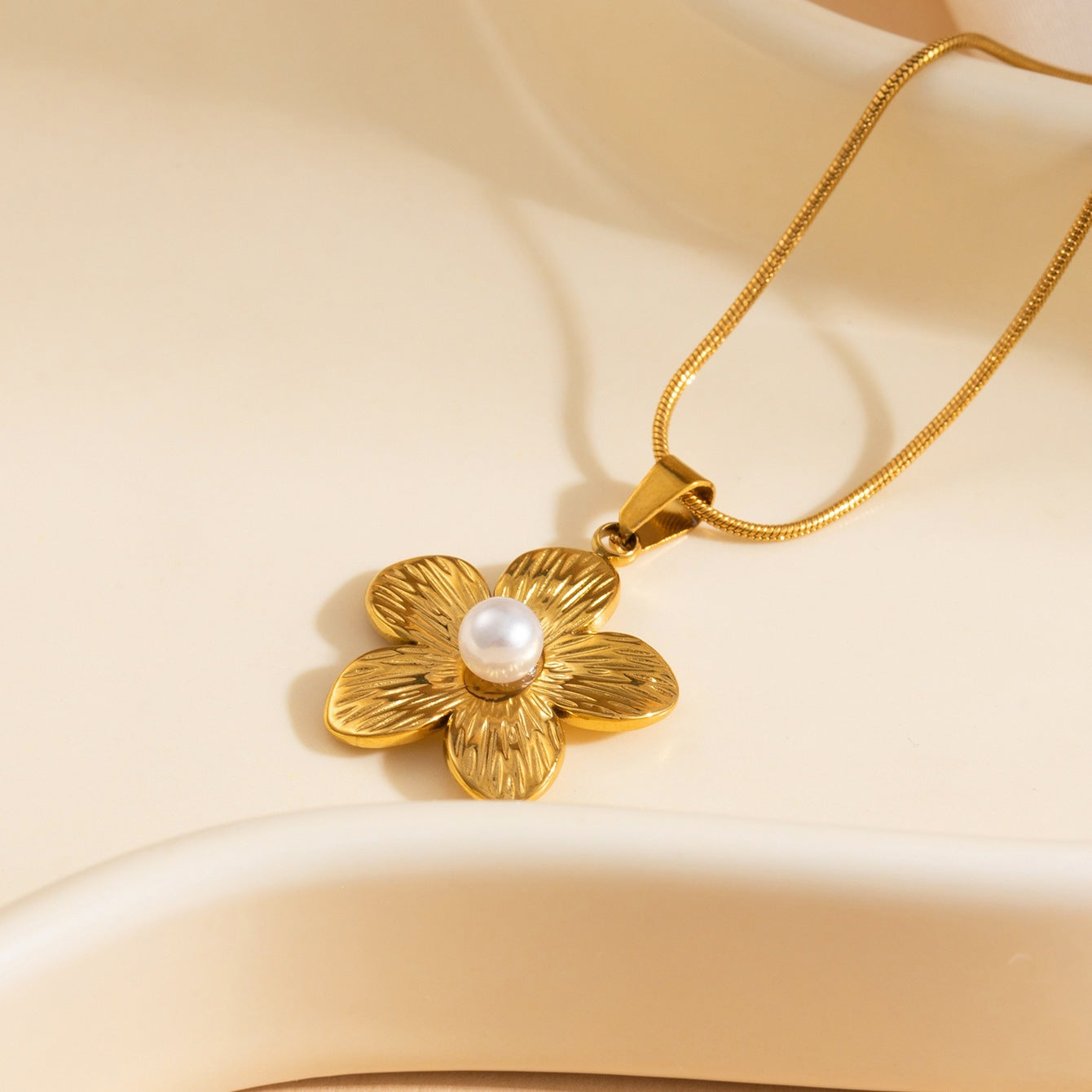 Flower Zircon Stainless Steel Female Niche Fireworks Titanium Snake Bones Necklaces