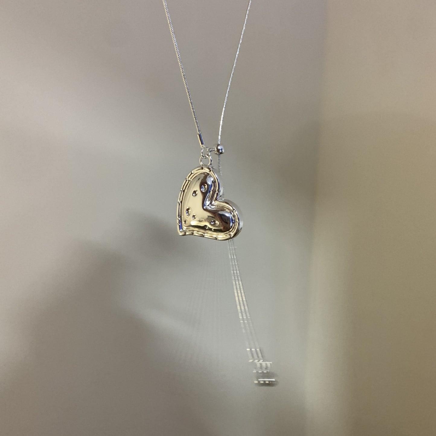 Women's Hollow Flower Light Luxury Temperament Niche High-grade Necklaces