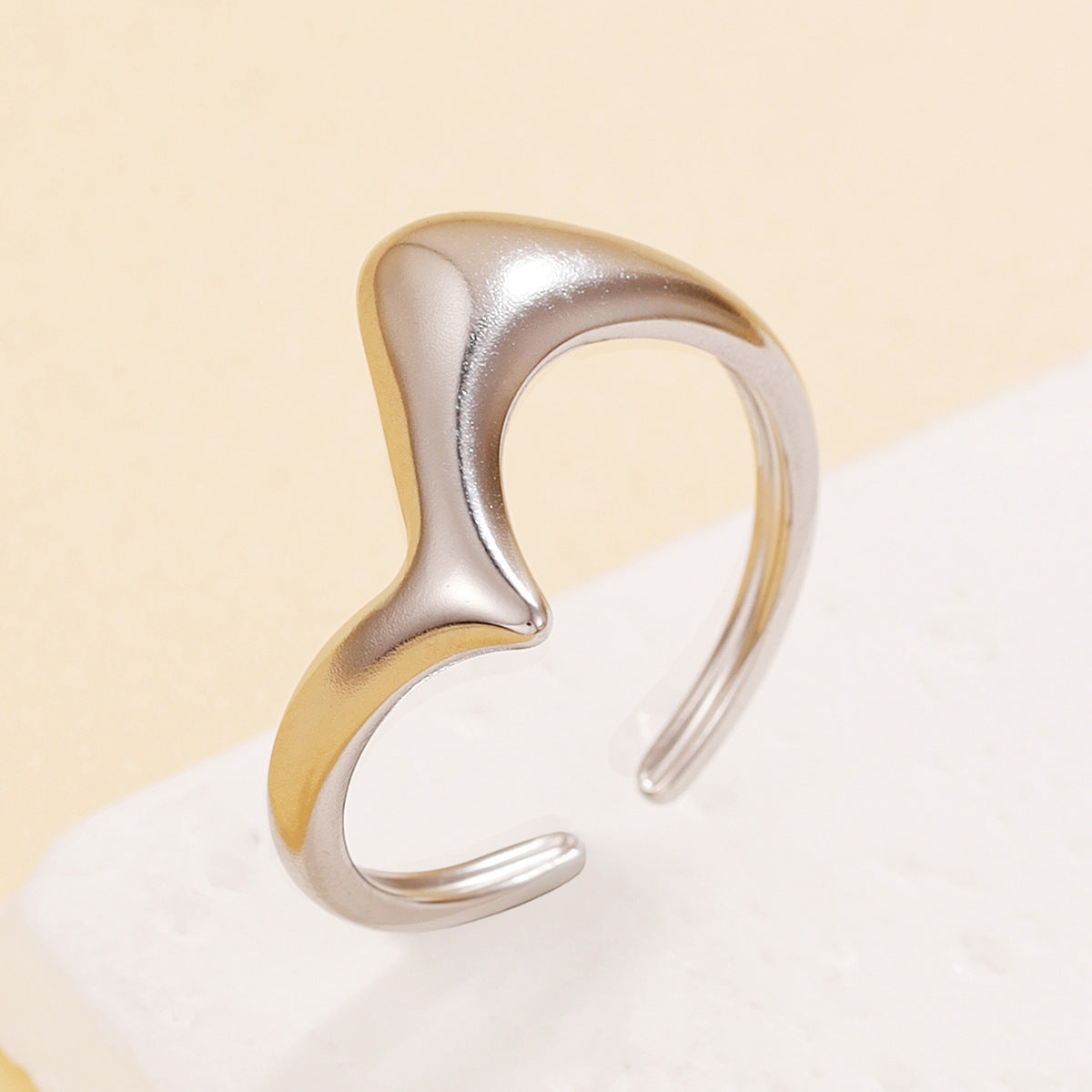 Style Geometric Thick Line Female Personality Twisted Metal Glossy Surface Ring