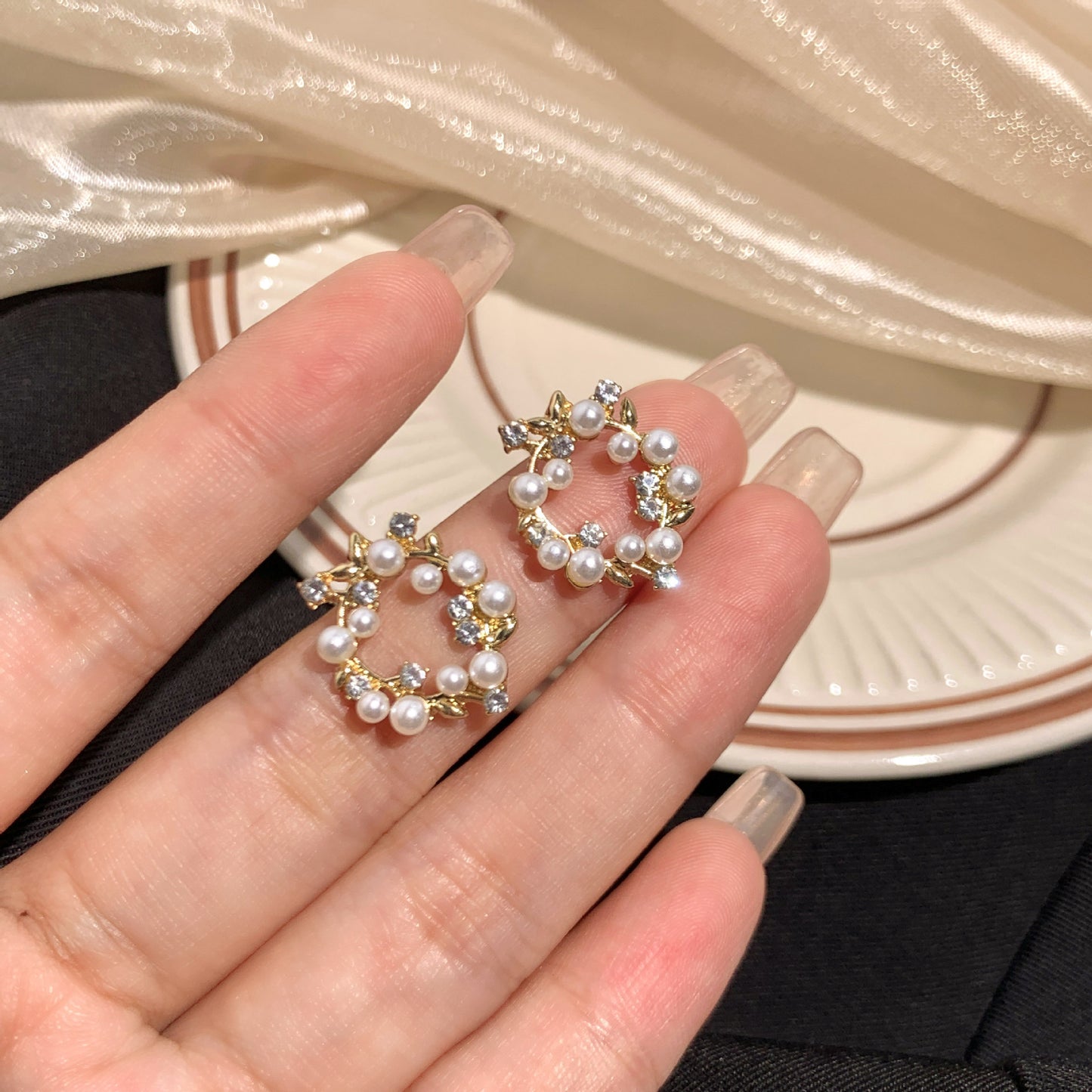 Women's Bone Niche Clips Light Luxury Elegant Stud Earrings
