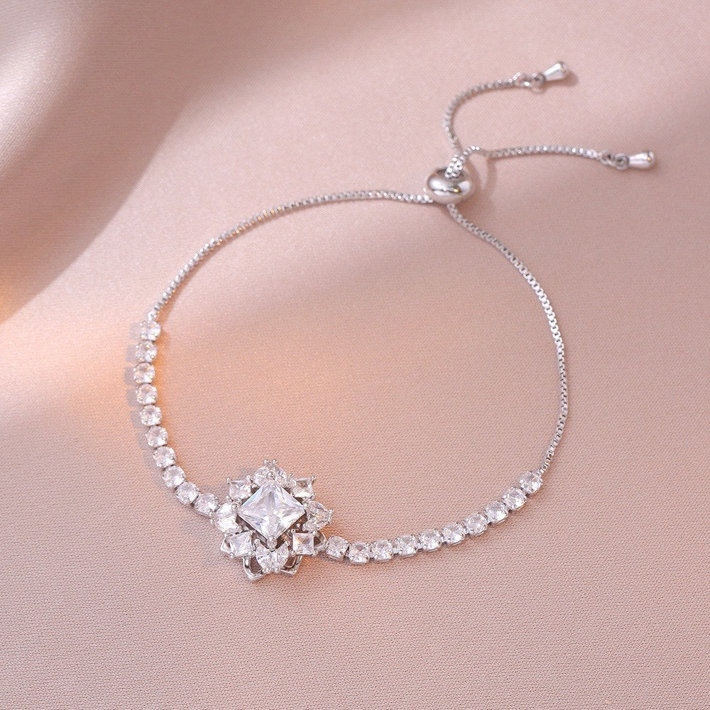 Female Five Petal Flower Fashion Bauhinia Rotatable Bracelet