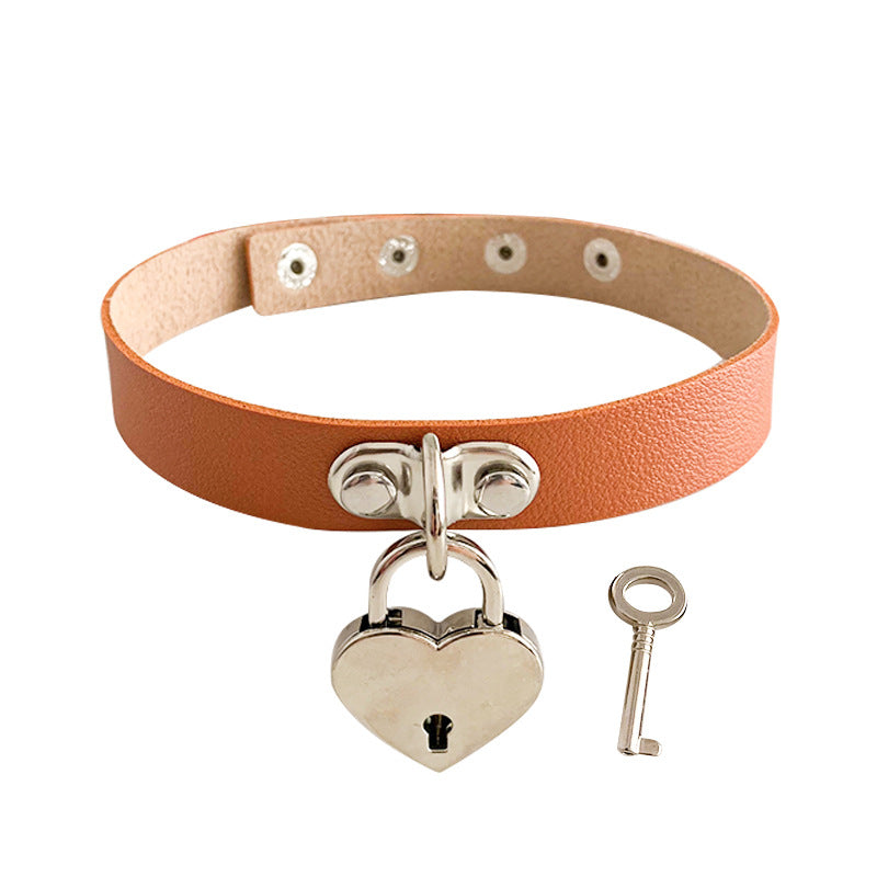 Exaggerated Peach Heart With Key Clavicle Chain Collar