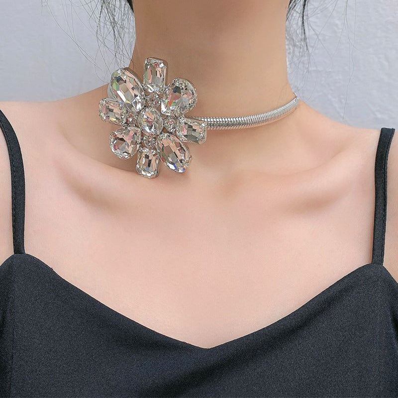 Women's Exaggerated Personalized Oversized Crystal Flowers Light Luxury High-grade Necklaces