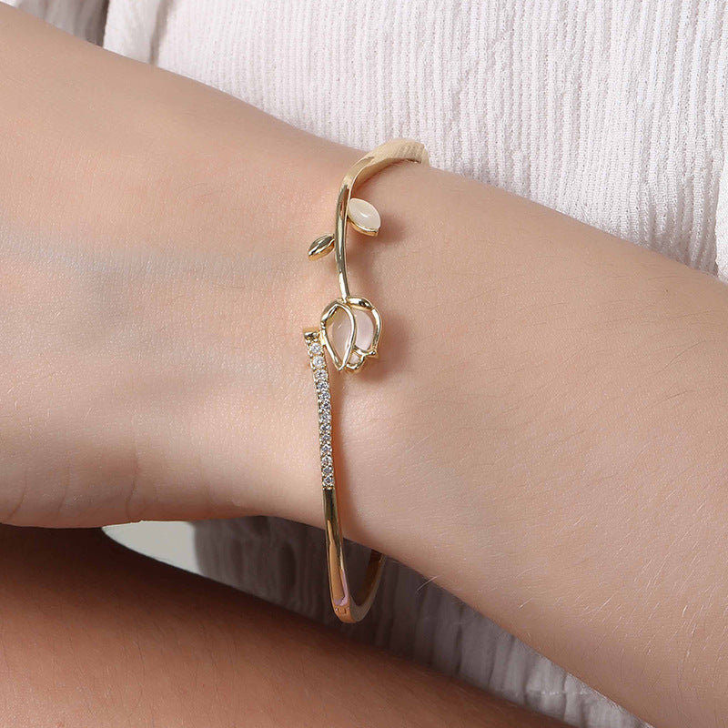 Women's Temperamental Cat's Eye Tulip Elegant Flower Bracelet