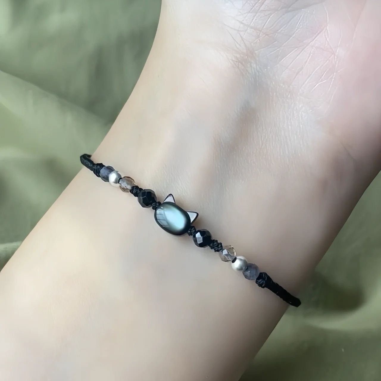 White Exquisite Niche Woven Life Carrying Bracelet