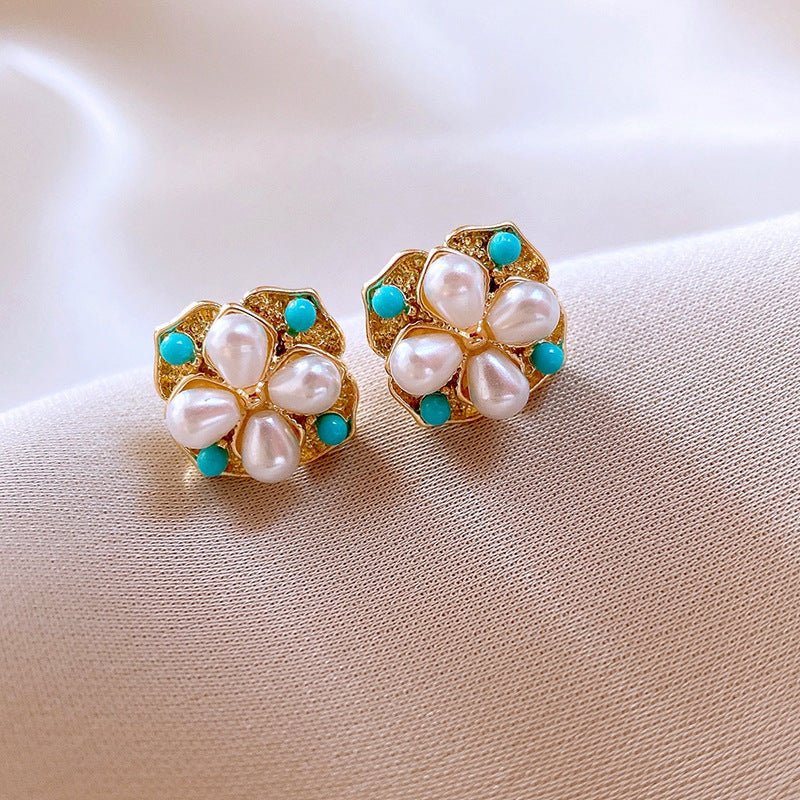 Fashion High-grade Zircon Pearl Niche Retro Earrings