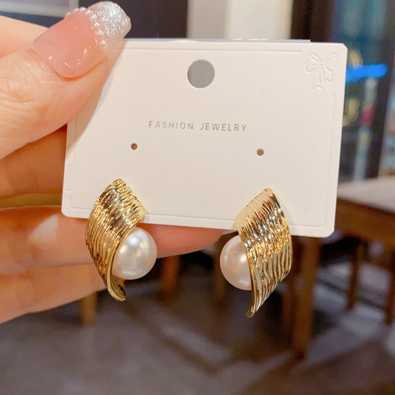 Women's Luxury Fashion Personalized Surrounding Pearl Niche Earrings