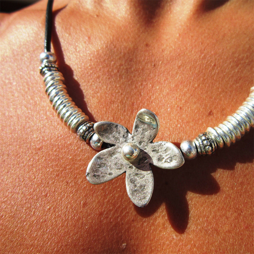 Women's Flower Corrugated Alloy Clavicle Chain Artistic Retro Style Necklace