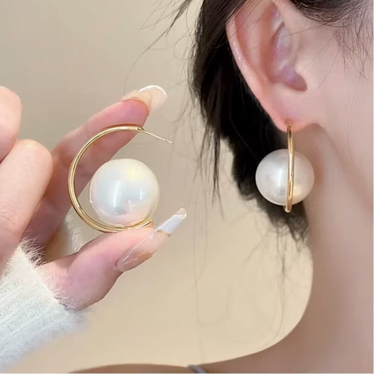 Women's River Fashionable Temperament Large Pearl Niche Earrings