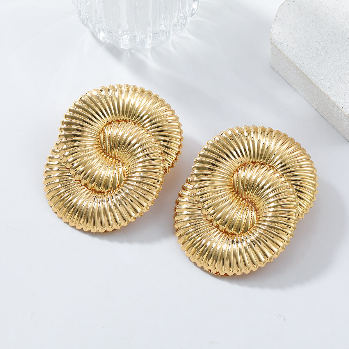 Women's Metal Twisted Ripple High-key Dignified Earrings