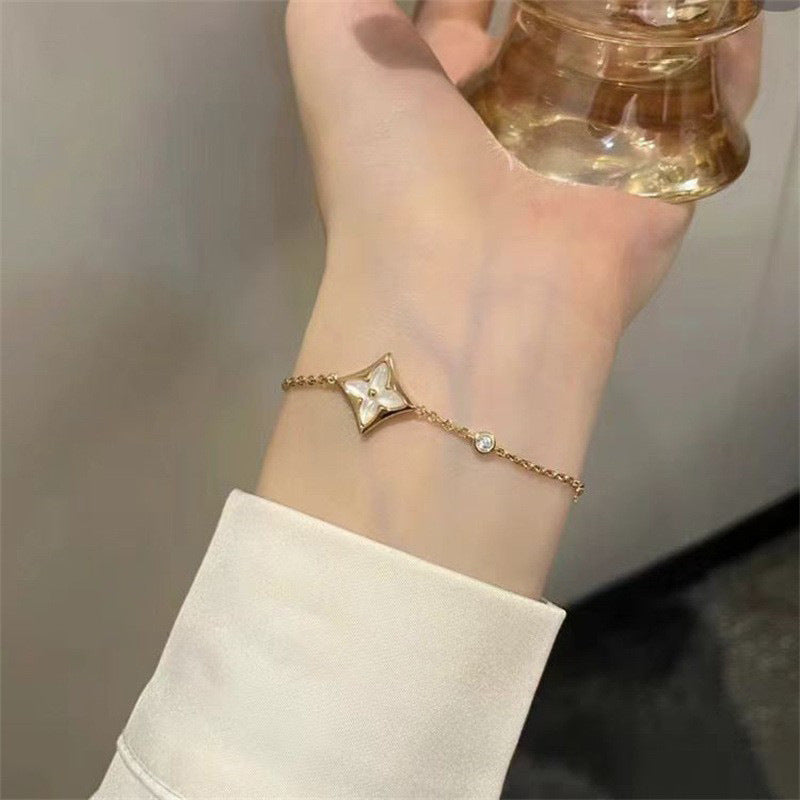 Presbyopic Female Rose Plated High Sense Bracelets