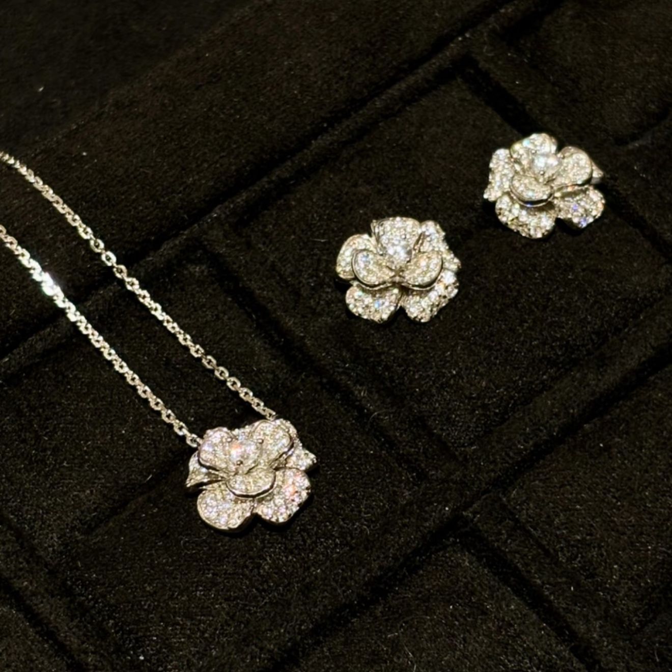 Women's Classic Style Three-dimensional Petals Camellia White Rose Affordable Luxury Flower Jewelry Set