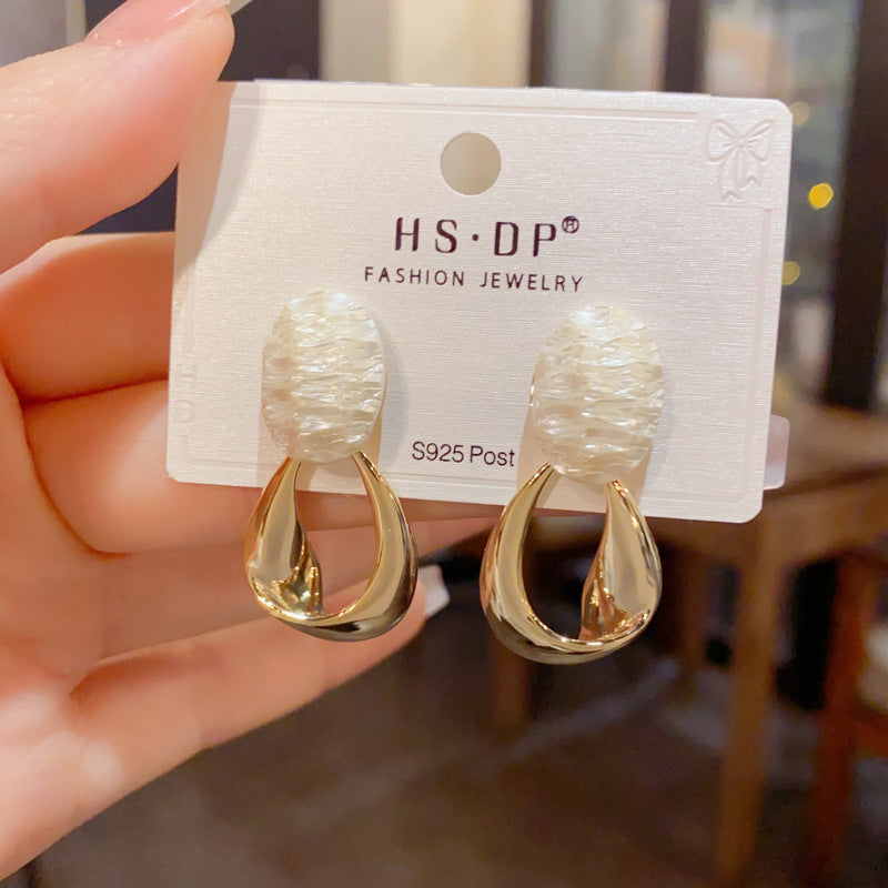 Women's Fashion Retro Oval Metal Geometry Eardrops Temperament Entry Lux Simple Earrings