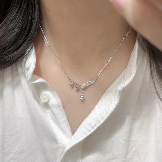 Women's In The Field Lily Affordable Luxury Fashion Niche Design Style Necklaces