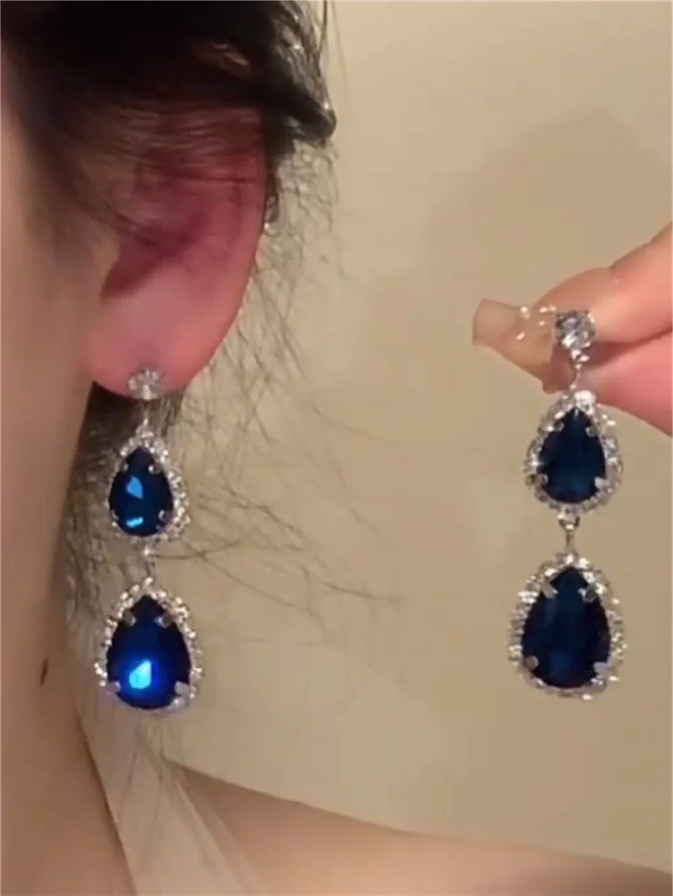 Women's Style Banquet Luxury Geometric Water Drop Light High-grade Party Earrings