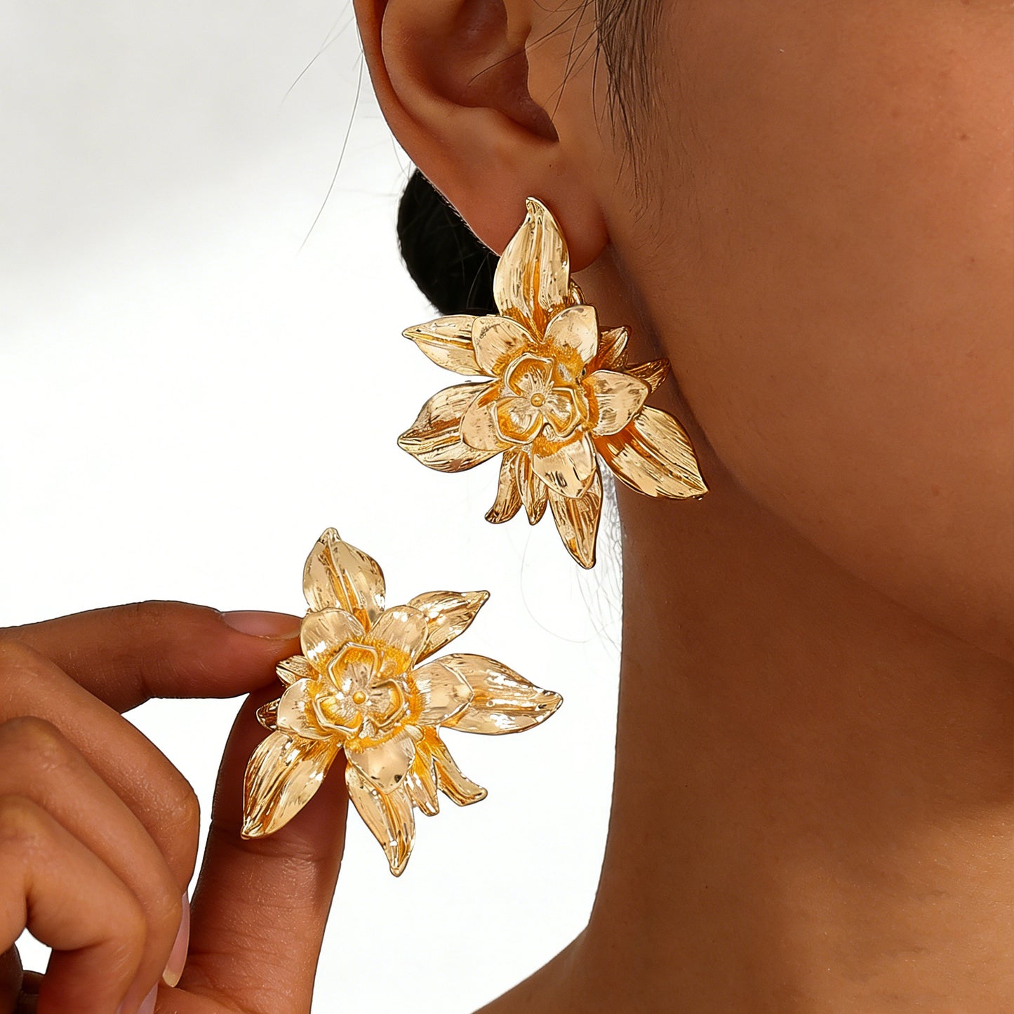Mild Luxury Retro Three-dimensional Flower Fashion Grandeur Earrings