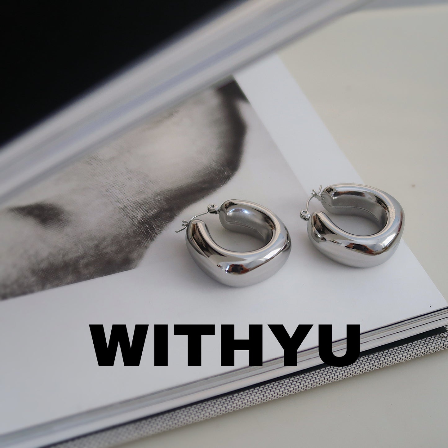 Yu Hollow U-shaped Simple Commute Live Earrings