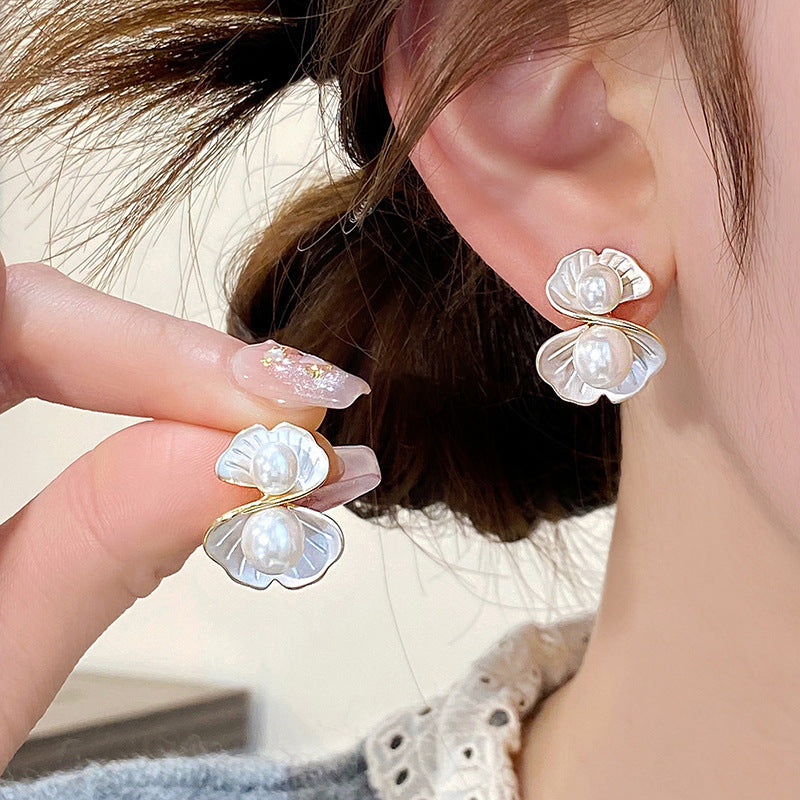Women's Ginkgo Unique Dignified Generous Style Shell Simple Stud Earrings