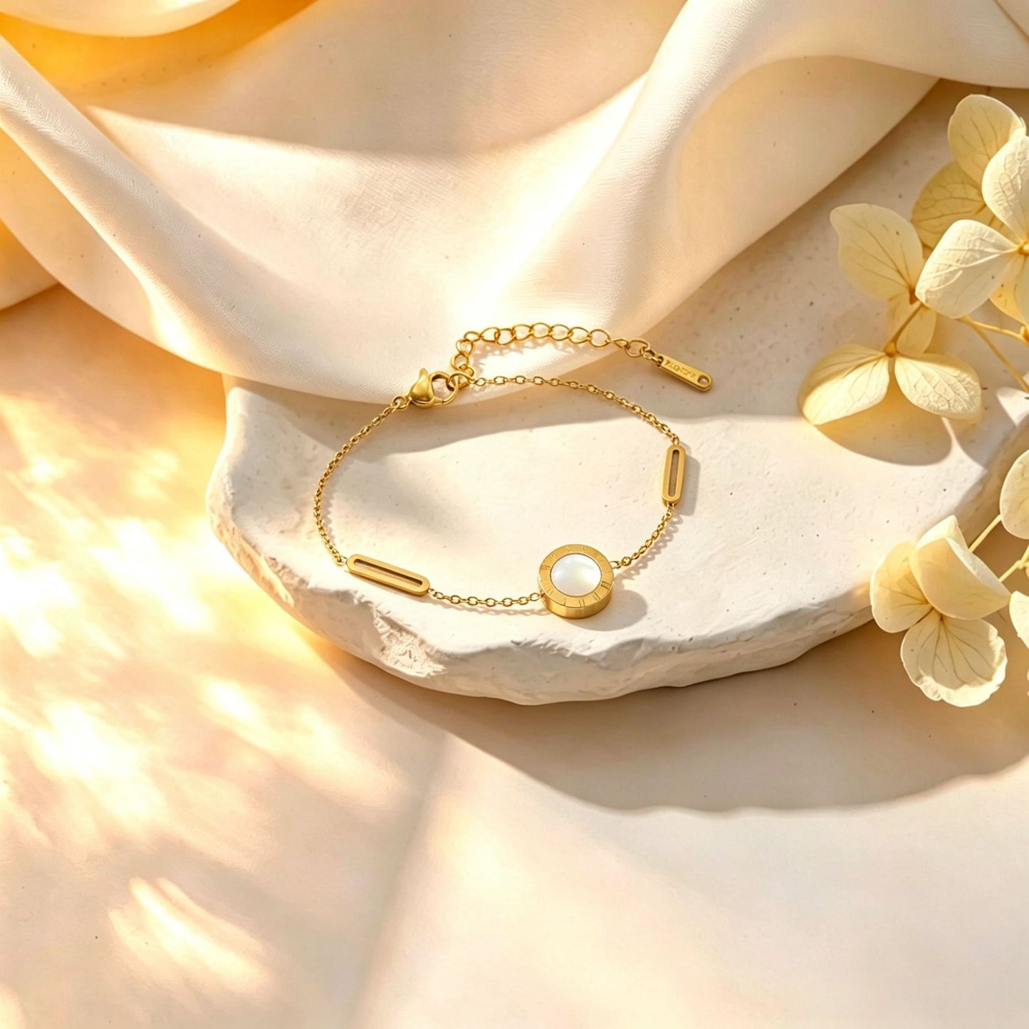Simple Golden Roman Black White Clover Do Bracelets