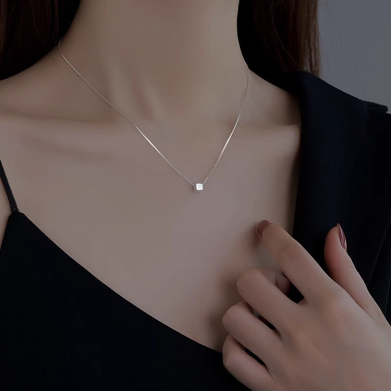 Women's Elegant Small Sugar Cube Fashion Personalized Commuter Necklaces