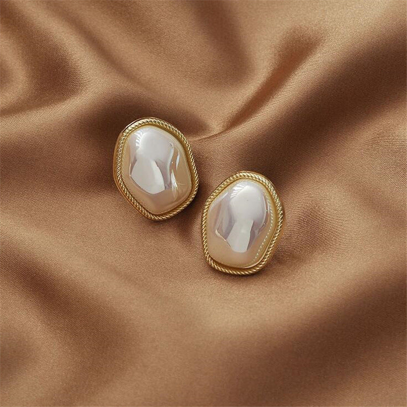 Women's Square Pearl Simple Fashion Light Luxury Temperament High Sense Stud Earrings