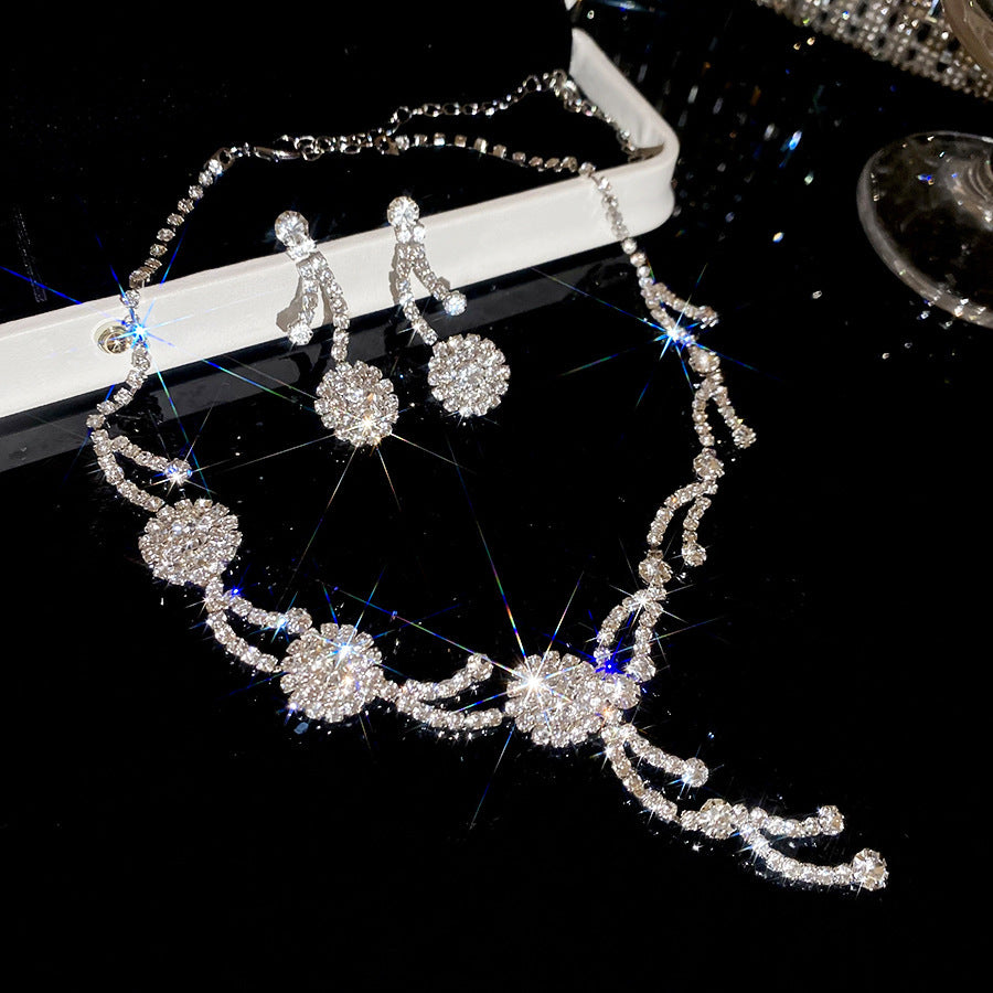 Women's Exquisite Clavicle Chain Light Luxury High-grade Earrings