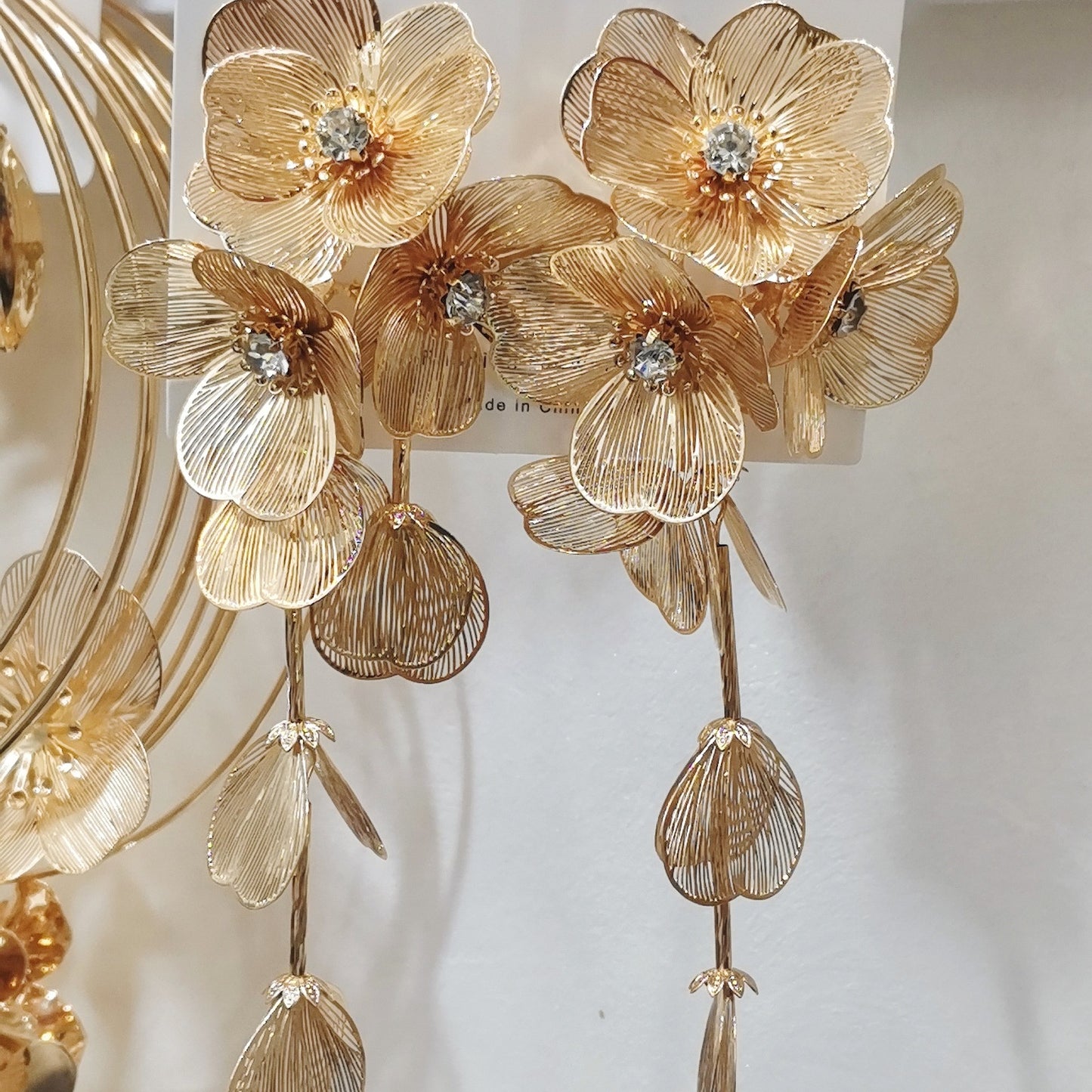 Classic Metal Exaggerated Leaves Flower Tassel Earrings